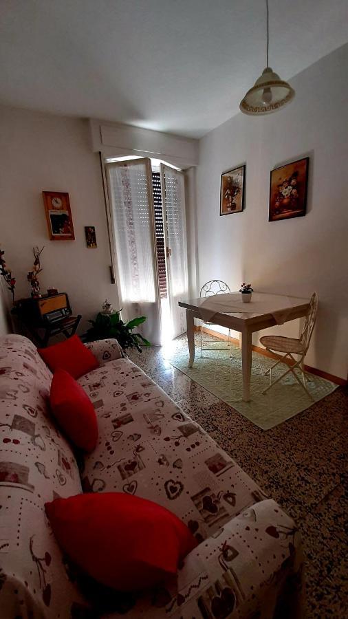 B&B Rosa Samarate ภายนอก รูปภาพ