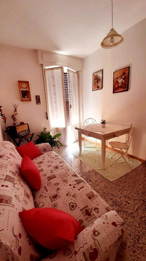 B&B Rosa Samarate ภายนอก รูปภาพ