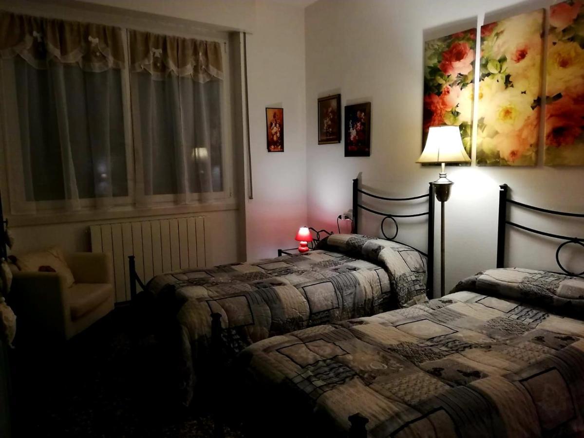 B&B Rosa Samarate ภายนอก รูปภาพ